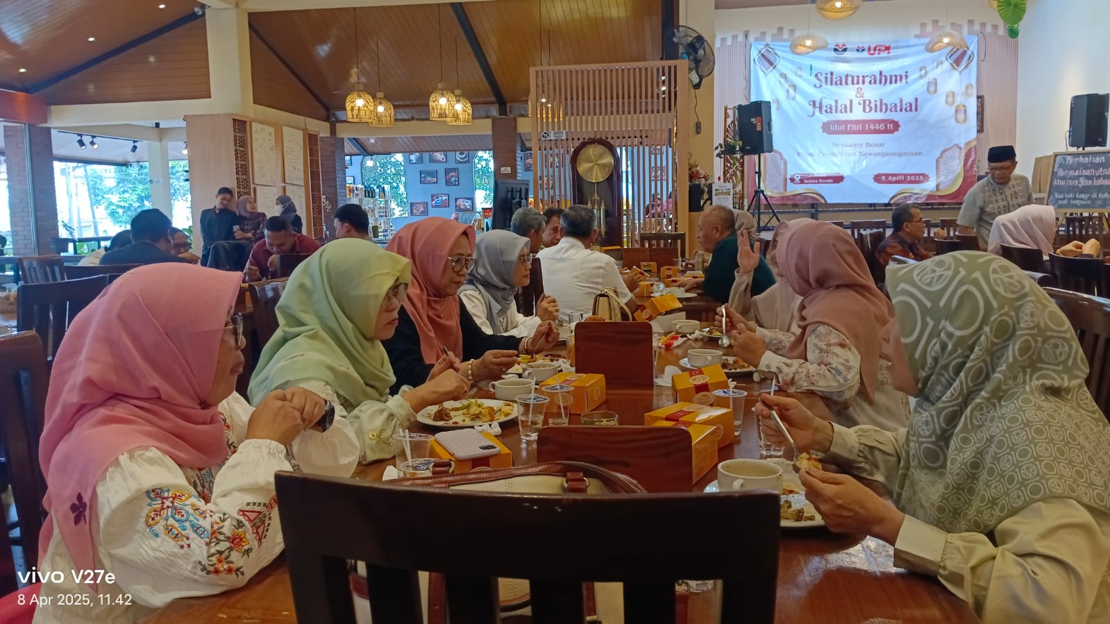 Gambar 2 Halal Bihalal