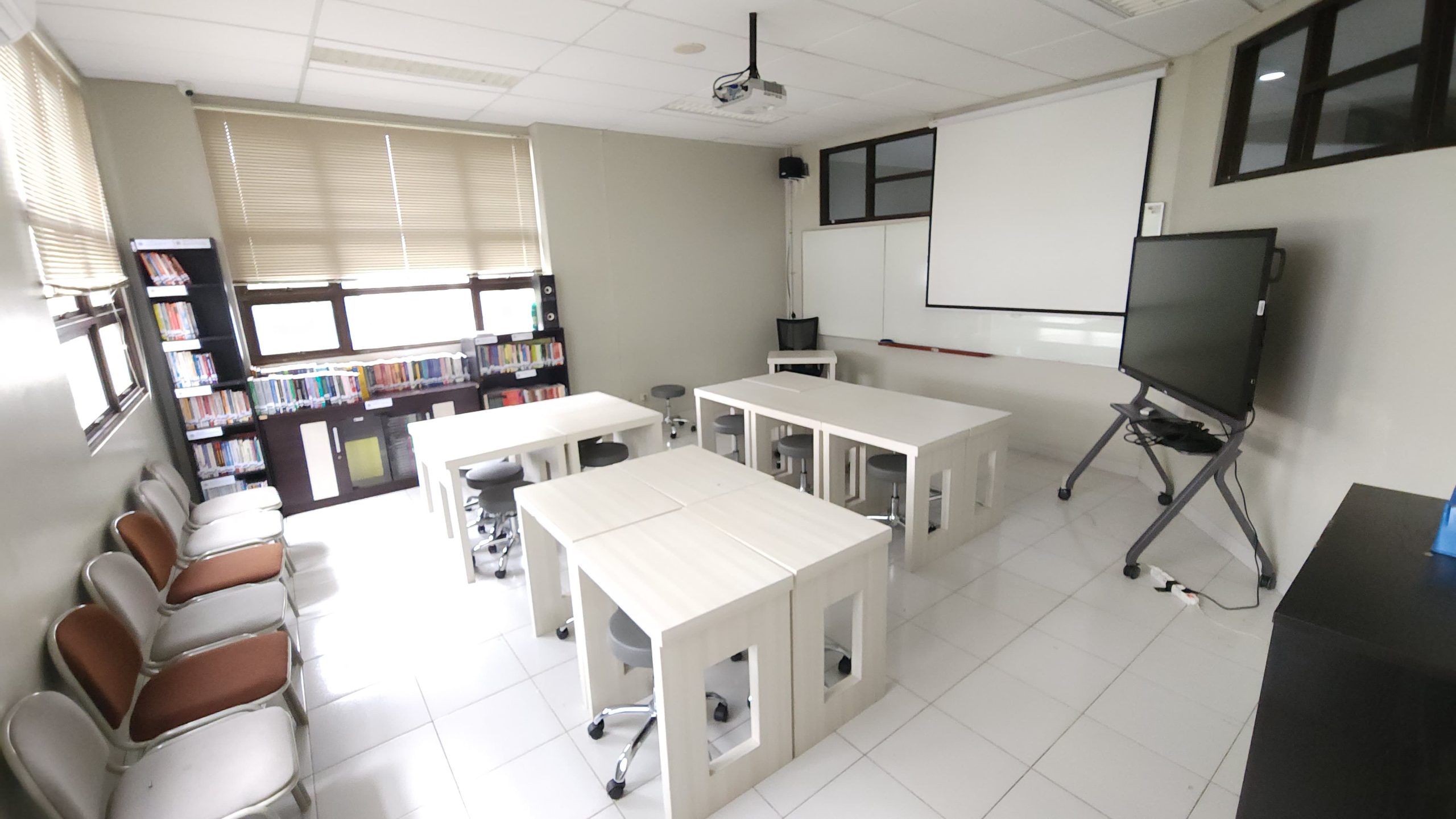 IKOM-Center of Studies