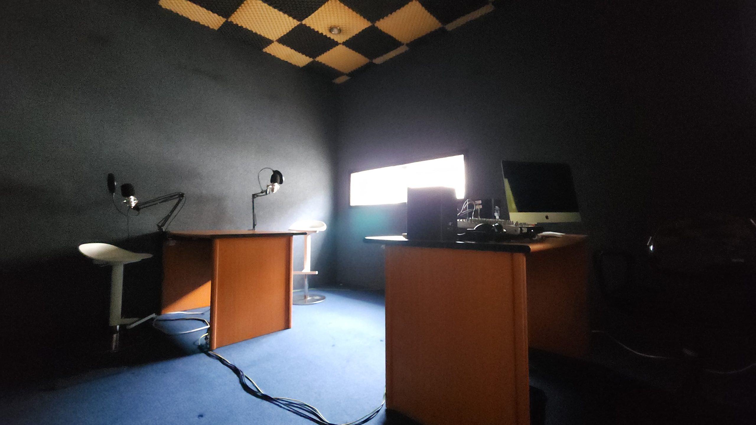 IKOM - Laboratory Radio