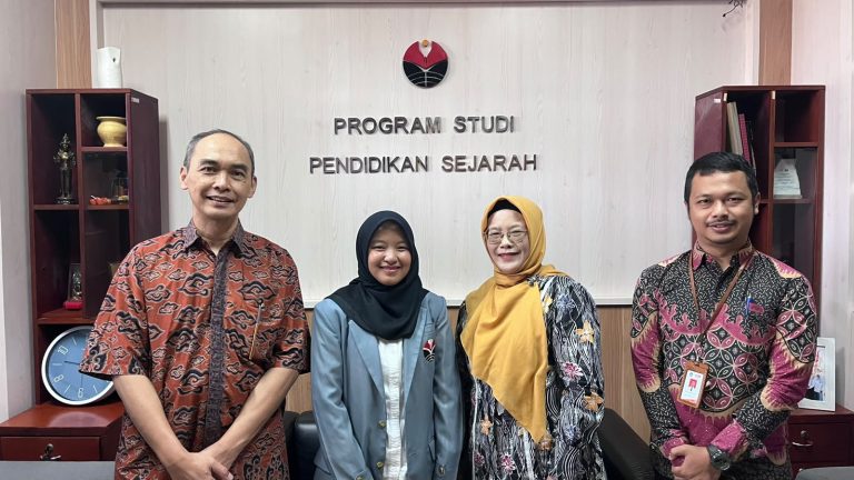 Prodi Pendidikan Sejarah Melaksanakan Proses Yudisium Sidang Skripsi Bulan Juli atas nama Sifa Mutiasari (SDG,s 4 Pendidikan Berkualitas)