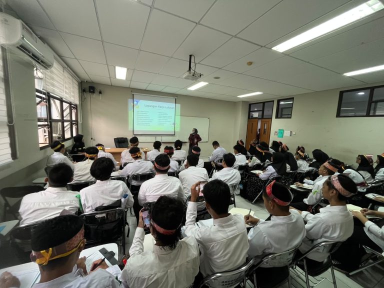Prodi Pendidikan Sejarah FPIPS UPI Melaksanakan "Mokaku" atau Masa Pengenalan Perguruan Tinggi Pada Tingkat Program Studi Jenjang Sarjana (S1) (SDG,s 4 Pendidikan Berkulitas).