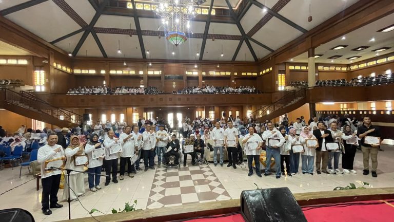 Alumni PKn UPI Raih Penghargaan Tahun 2026 pada Kegiatan Temu Akbar Alumni, Apresiasi untuk Kiprah dan Kontribusi di Berbagai Bidang