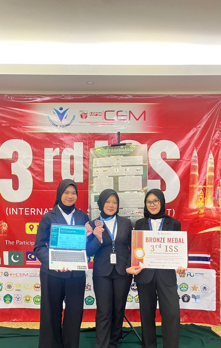 Tiga Mahasiswa PPKn UPI Raih Bronze Medal pada 3rd International Student Summit 2026 di Malaysia