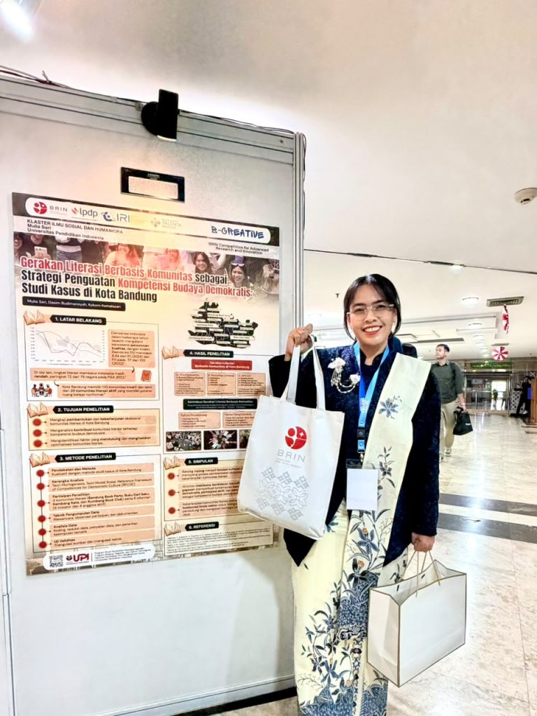 Alumni S2 PKn UPI Raih Penghargaan Favorite Poster pada B-Creative IRIFair 2026