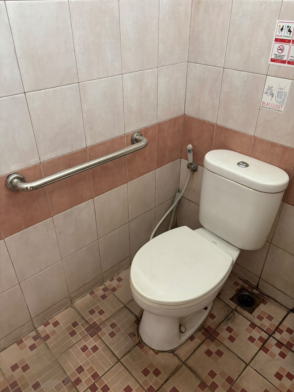 Gd. FPIPS A - Handrail Toilet Wanita