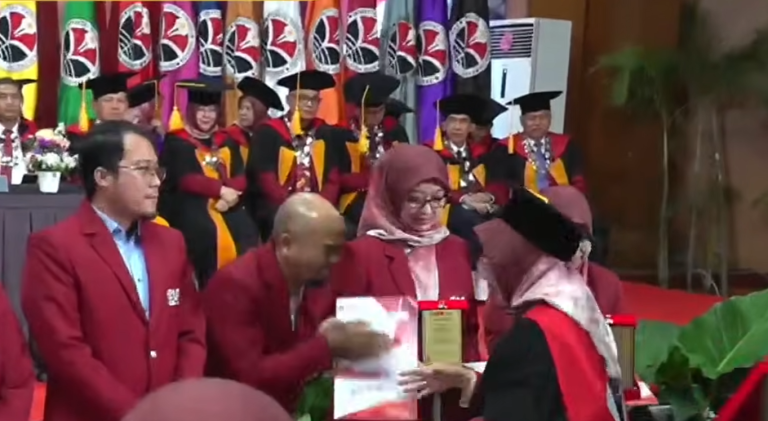FPIPS UPI Raih Empat Penghargaan pada Dies Natalis UPI ke-72